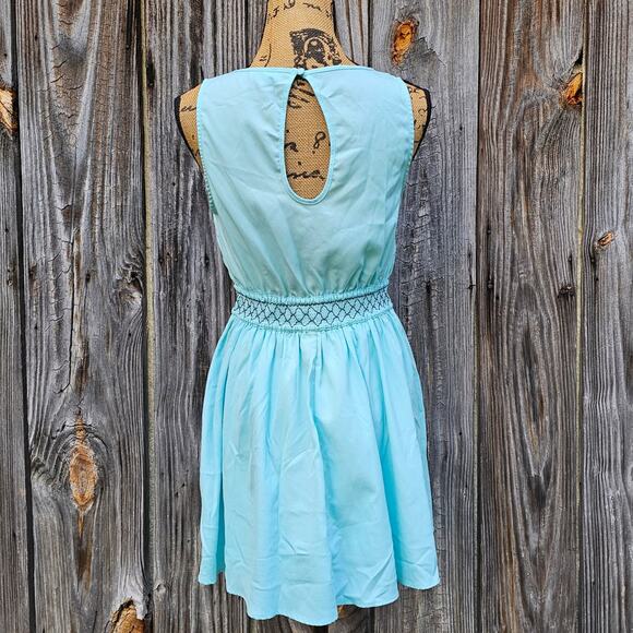 Blue Skater Dress Size S Jun&Ivy Sleeveless Floral Embroidery Keyhole Fit Flare - Picture 4 of 8
